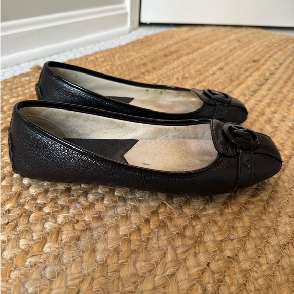 Michael Kors Black Logo Leather and Patent Flats Size 8 1/2 - Picture 5 of 12